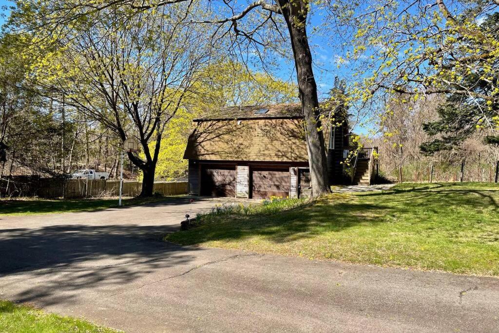 Newly Renovated Carriage House Near Town & Beaches 매디슨 외부 사진