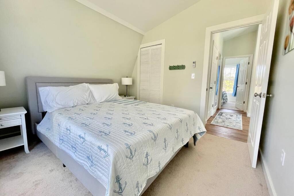 Newly Renovated Carriage House Near Town & Beaches 매디슨 외부 사진