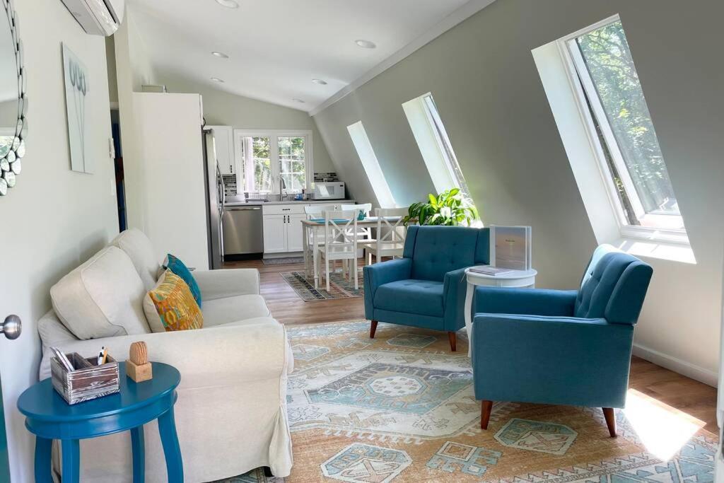 Newly Renovated Carriage House Near Town & Beaches 매디슨 외부 사진